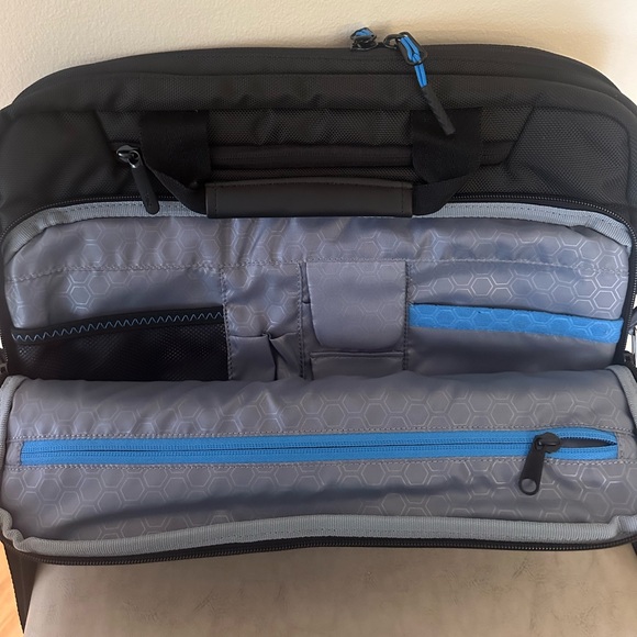 Dell Pro briefcase - Picture 4 of 6